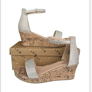 Mix No. 6 Taylor Wedge Sandal - Kids size 4 youth